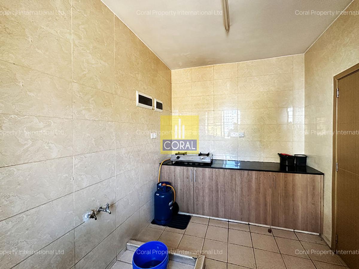 4 Bed Apartment with En Suite in Parklands - 7