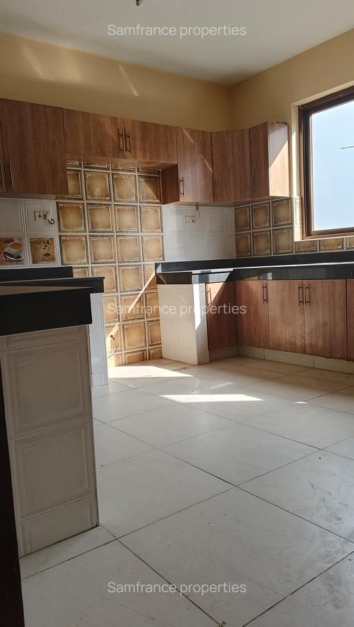 3 Bed Apartment with En Suite at Links Road - 2