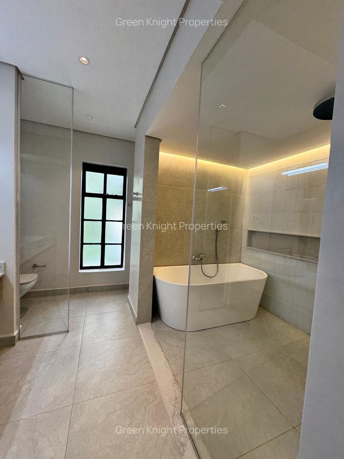 5 Bed Townhouse with En Suite in Lavington - 6