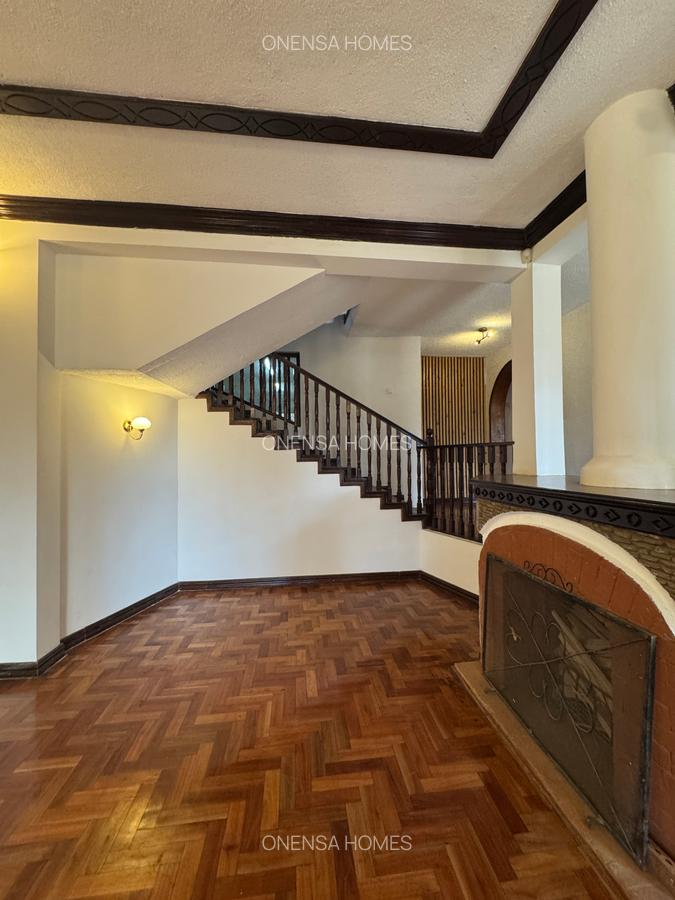 5 Bed House with En Suite in Runda - 10