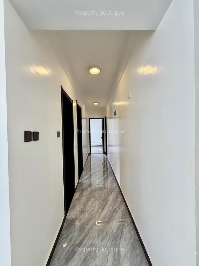 3 Bed Apartment with En Suite at Othaya Road - 4