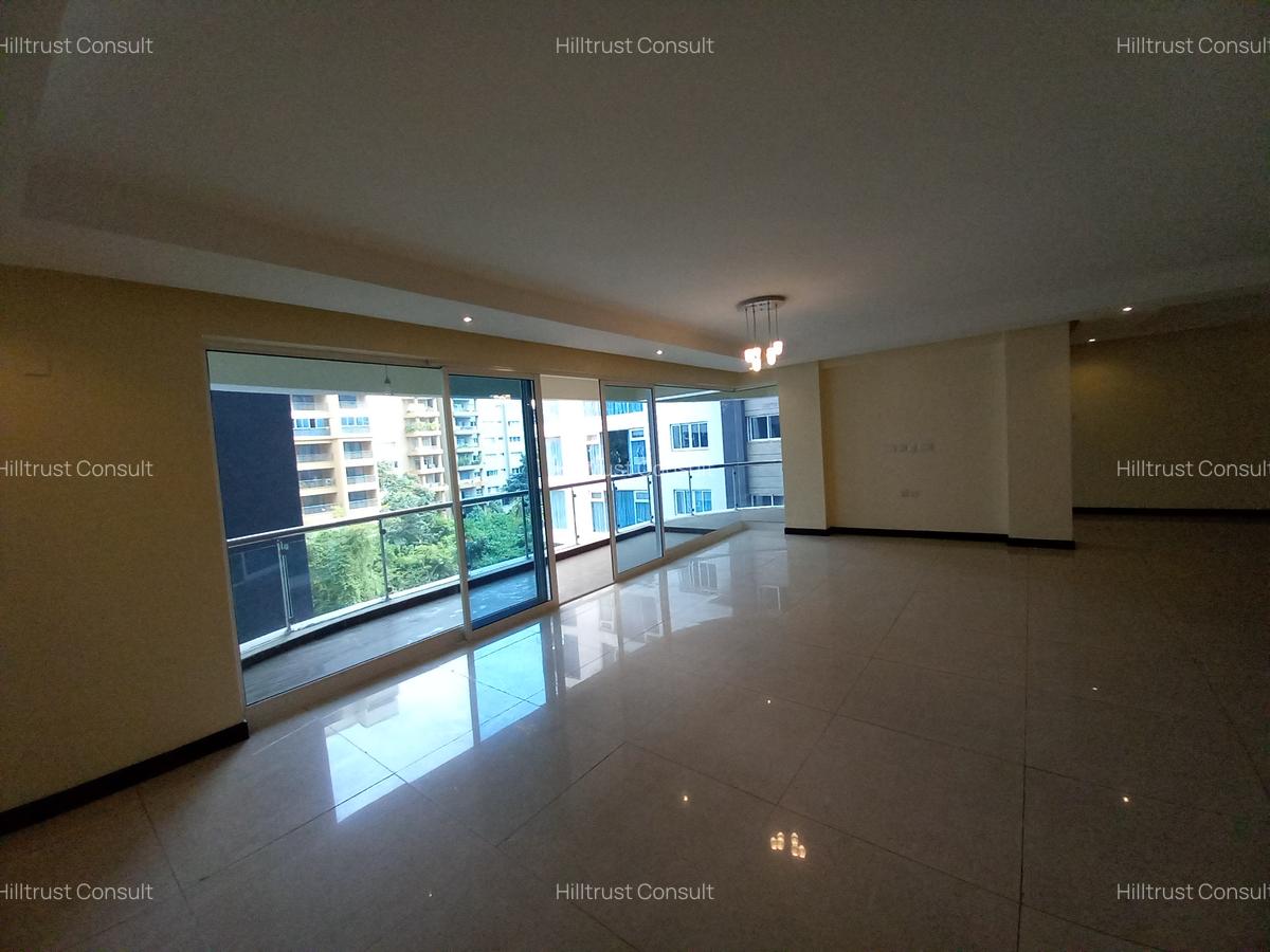 Serviced 3 Bed Apartment with En Suite in Riverside - 11