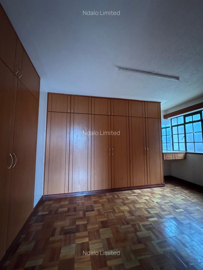 5 Bed Townhouse with En Suite at Lavington - 12