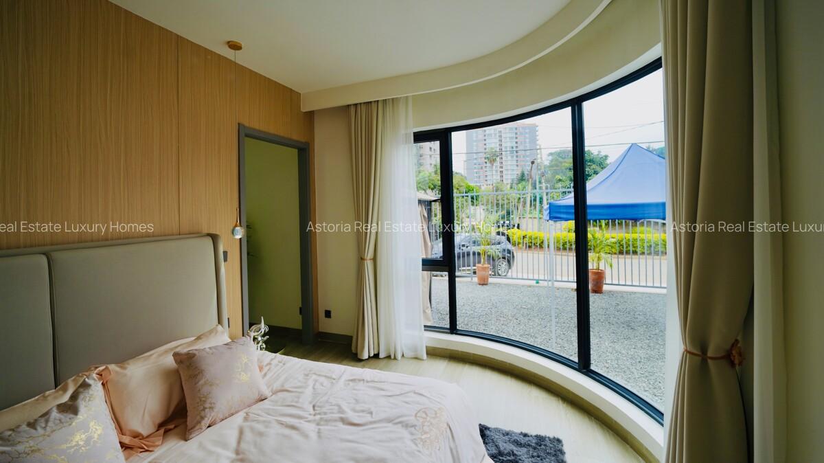 3 Bed Apartment with En Suite at 2026-262 - 6