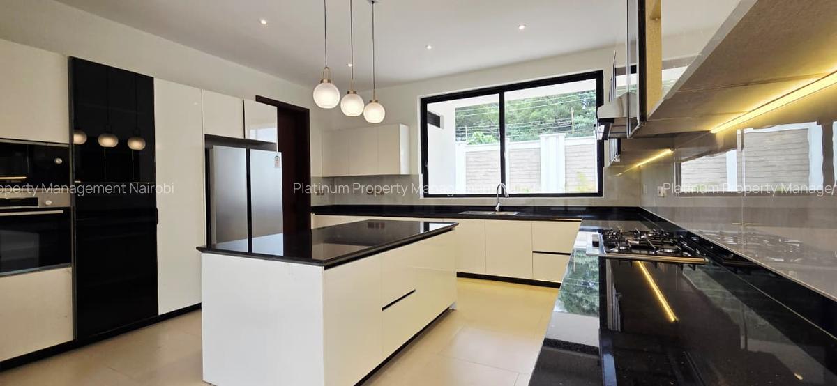 6 Bed Townhouse with En Suite at Peponi Rd - 7