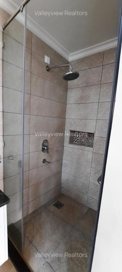 5 Bed Townhouse with En Suite at Lavington - 7