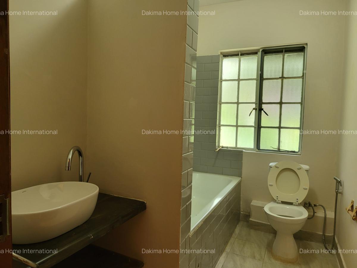 5 Bed Townhouse with En Suite in Rosslyn - 12