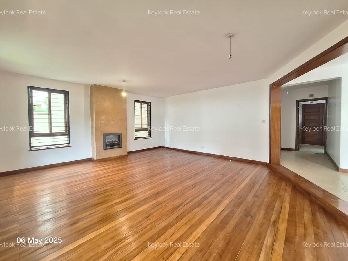 5 Bed Townhouse with En Suite at Lavington - 4