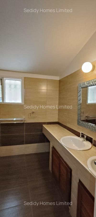 4 Bed House with En Suite in Westlands Area - 12