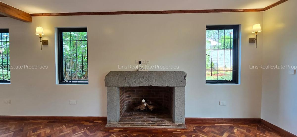 4 Bed House with En Suite in Lavington - 7