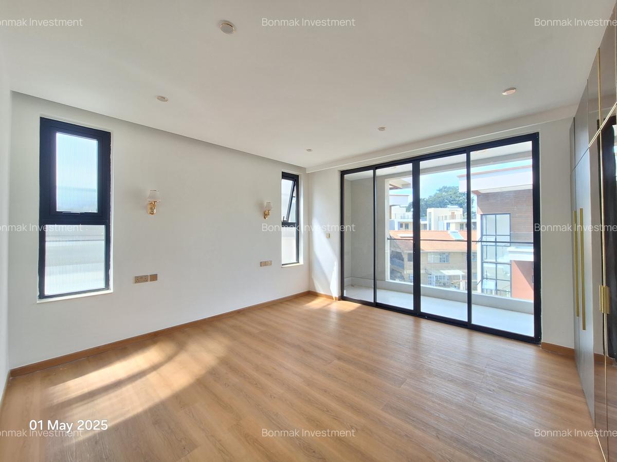 5 Bed Townhouse with En Suite at Lavington Green - 11