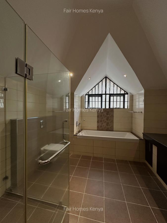 5 Bed Townhouse with En Suite at Lavington Green - 15