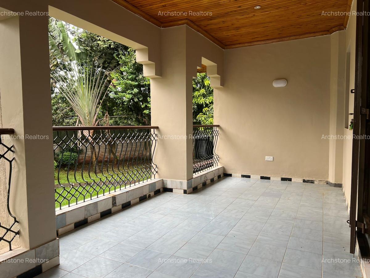 5 Bed House with En Suite in Runda - 11