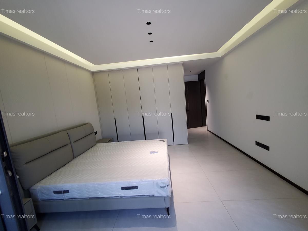 5 Bed Townhouse with En Suite at Lavington - 12