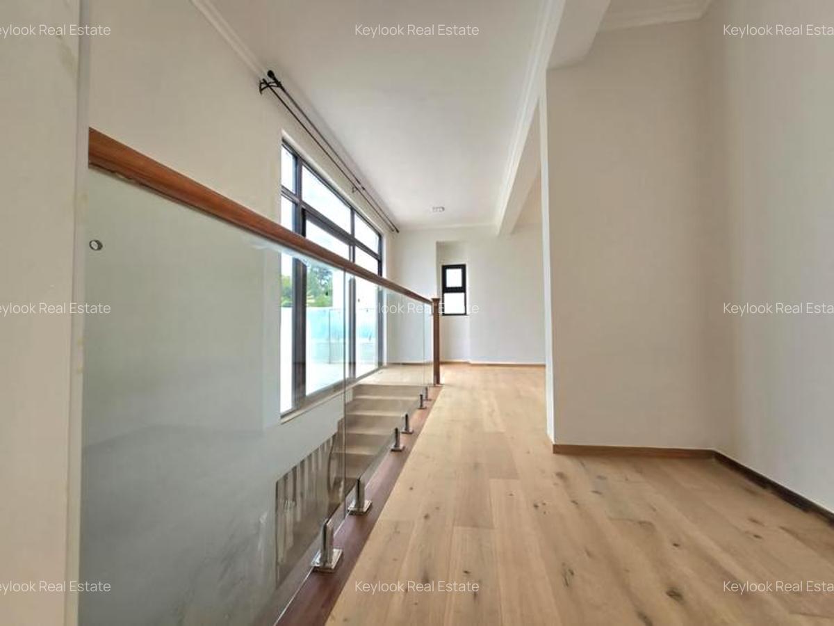 5 Bed Townhouse with En Suite at Lavington Green - 8