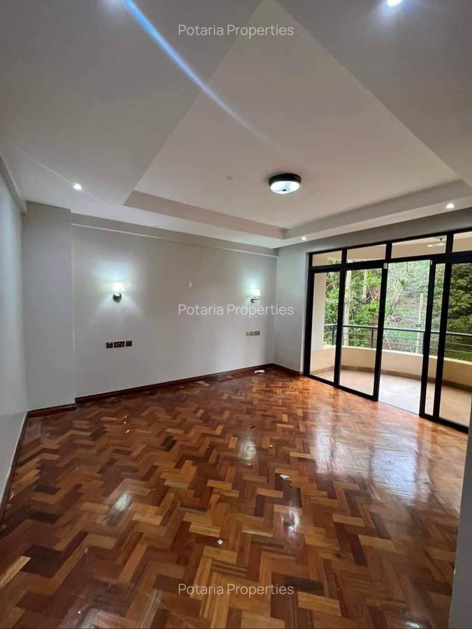 4 Bed Apartment with En Suite in Riverside - 4