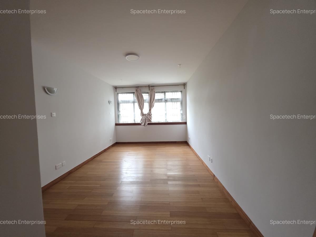 5 Bed Townhouse with En Suite in Spring Valley - 13