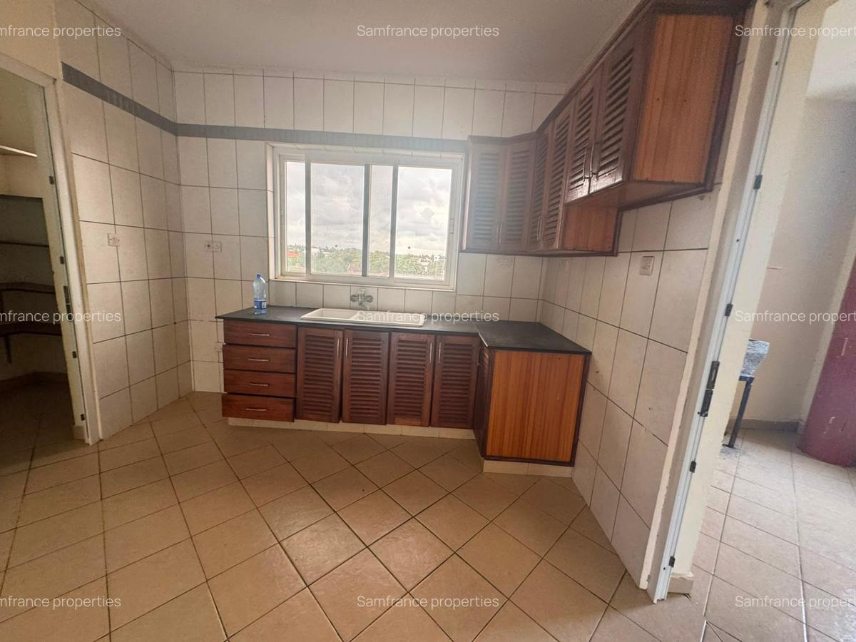 Serviced 2 Bed Apartment with En Suite at Serena Road - 5