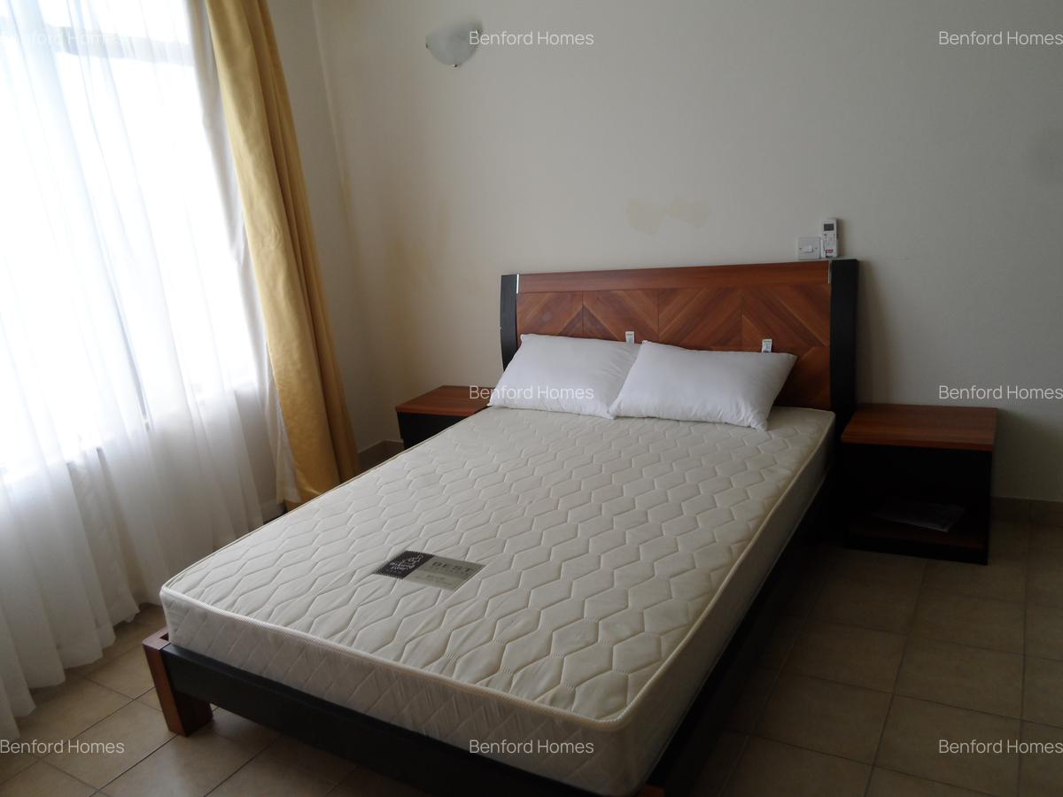 Serviced 3 Bed Apartment with En Suite at Links - 4