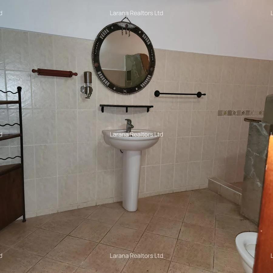 5 Bed Villa with En Suite at Hardy - 14
