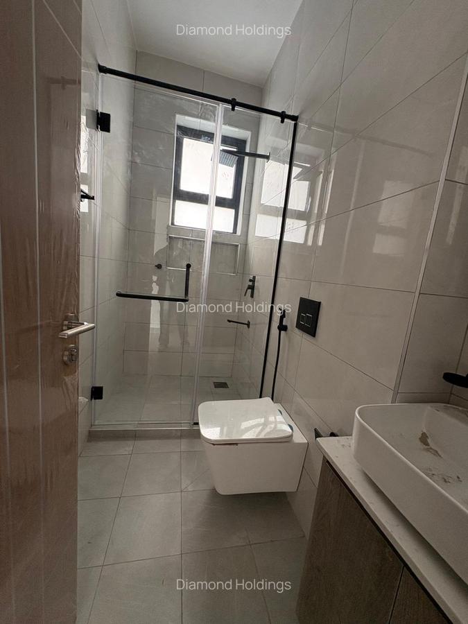 2 Bed Apartment with En Suite in Brookside - 5