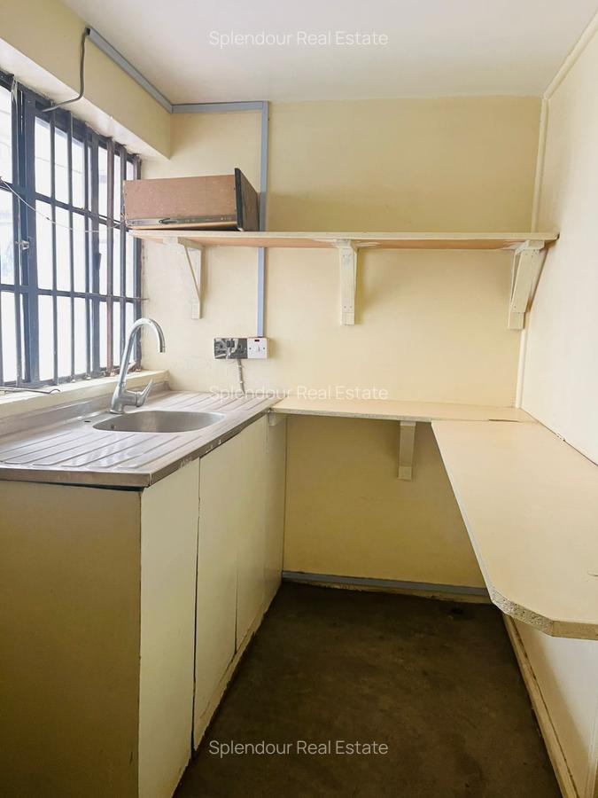 1,000 ft² Commercial Property with Service Charge Included in Parklands - 6