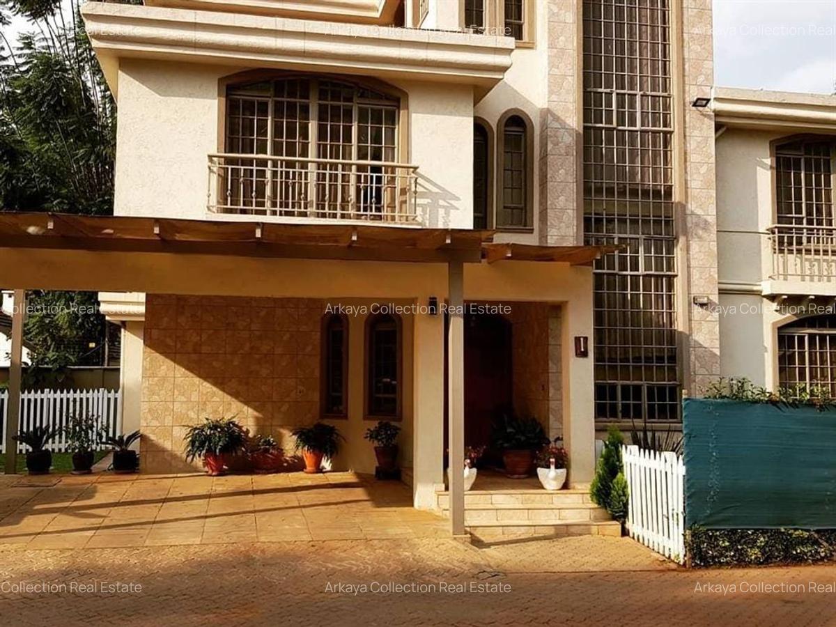 5 Bed House with Garden in Lavington - 1