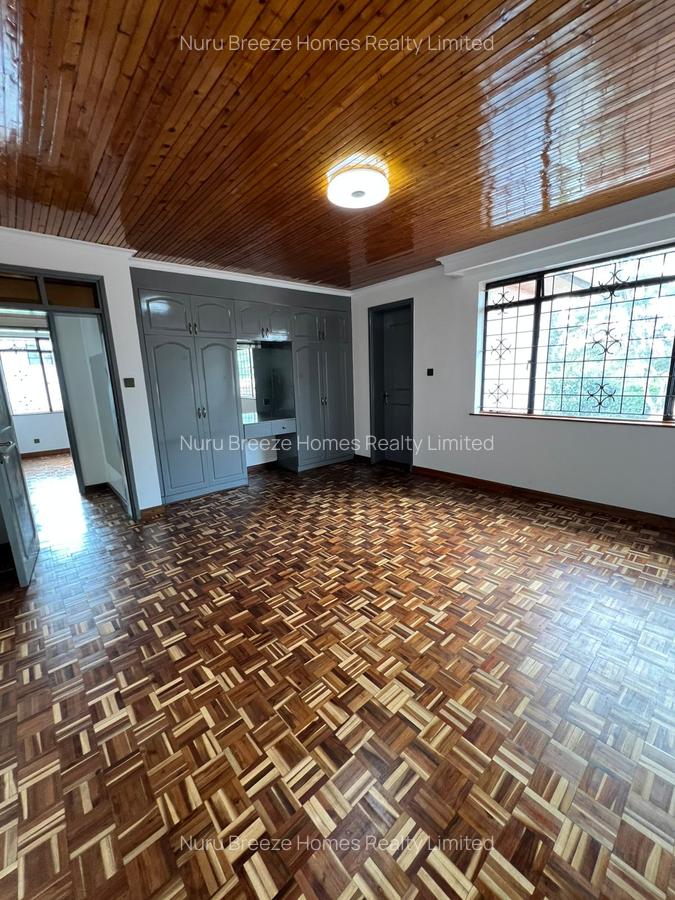 5 Bed House with En Suite in Garden Estate - 11