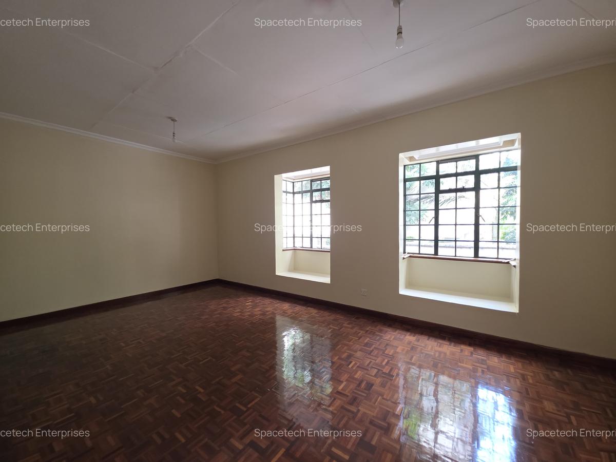 4 Bed Townhouse with En Suite in Westlands Area - 12