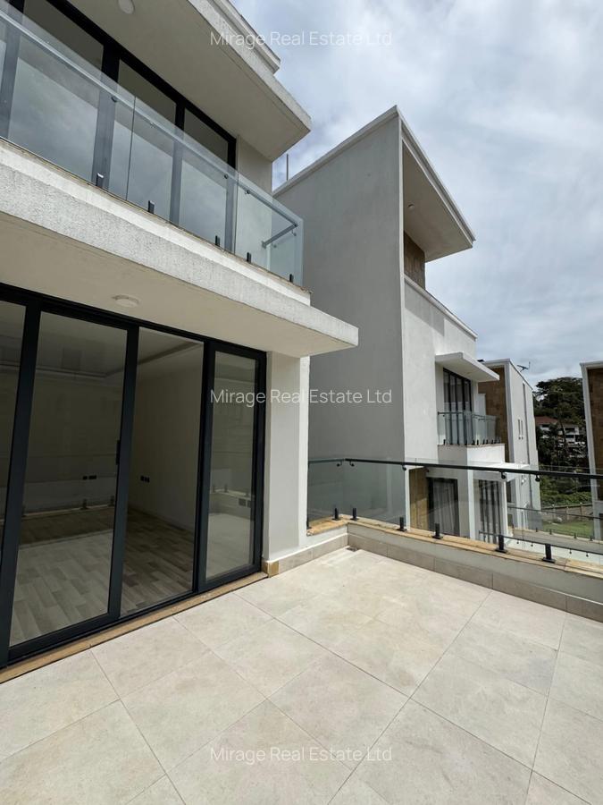 5 Bed Townhouse with En Suite in Lavington - 2