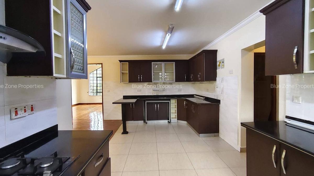 4 Bed Townhouse with En Suite at Close To Isk - 5