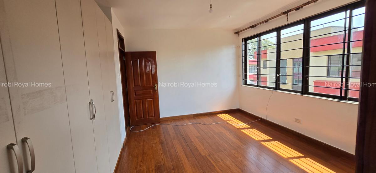5 Bed Townhouse with En Suite at Lavington Convent Drive - 17