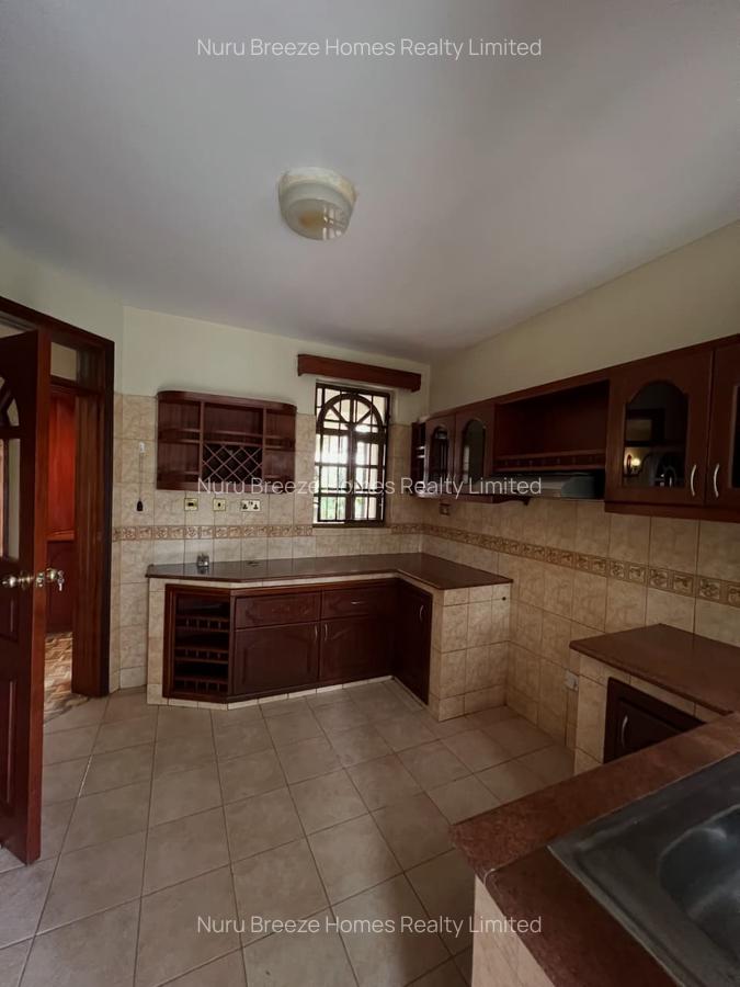 4 Bed Townhouse with En Suite in Lavington - 14