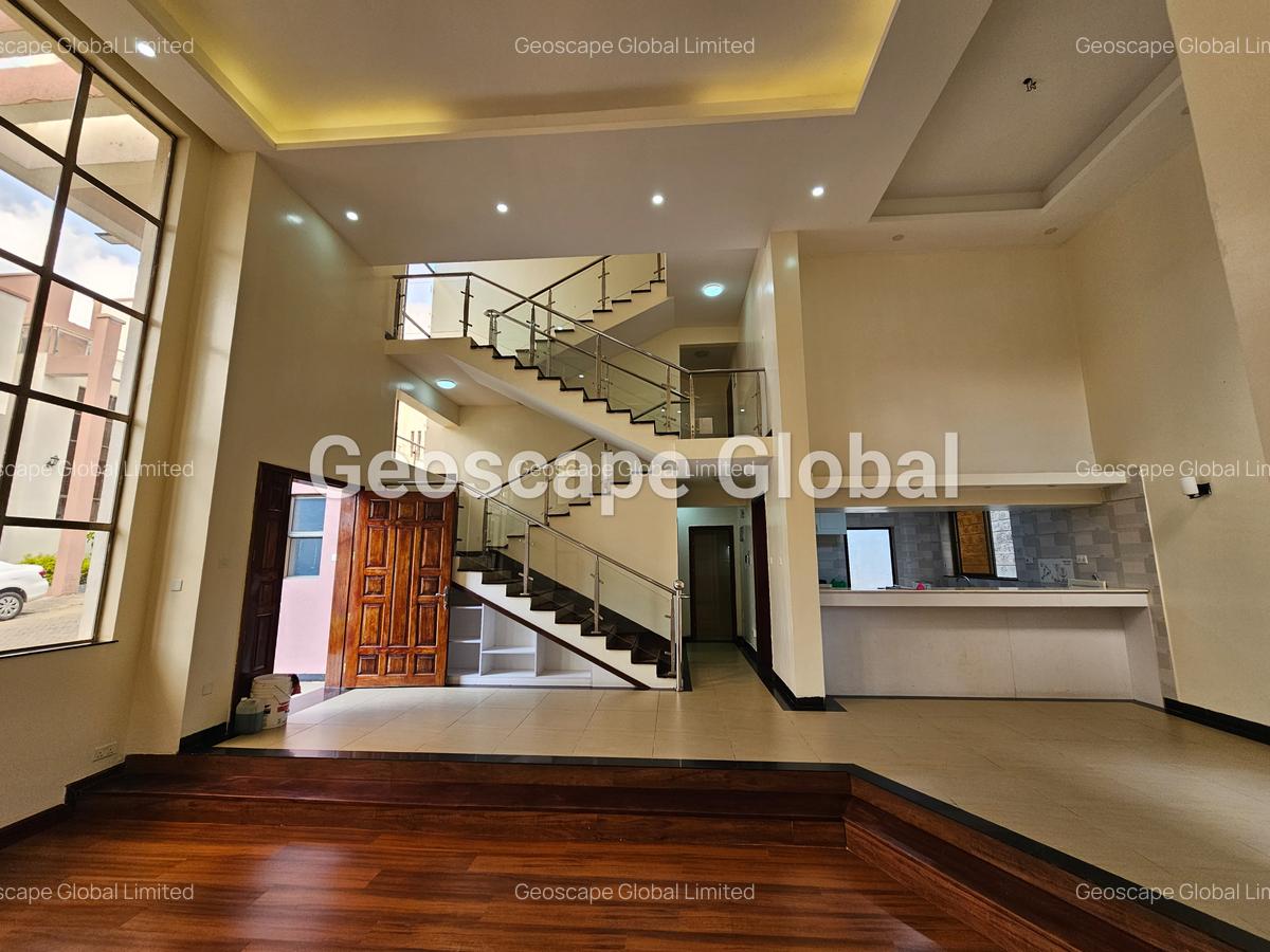 5 Bed House with En Suite in Lavington - 5