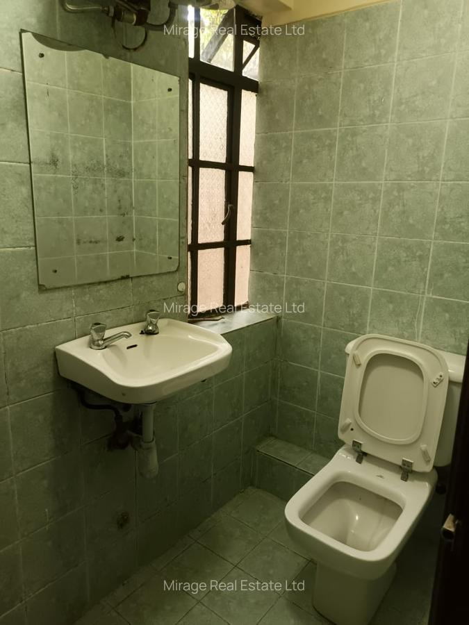Studio Apartment with Parking in Lavington - 9