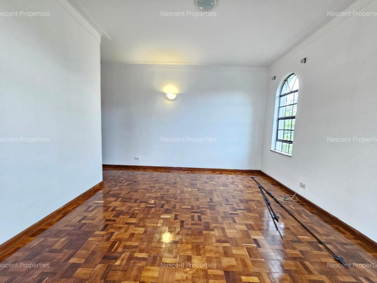 4 Bed House with En Suite in Nyari - 5