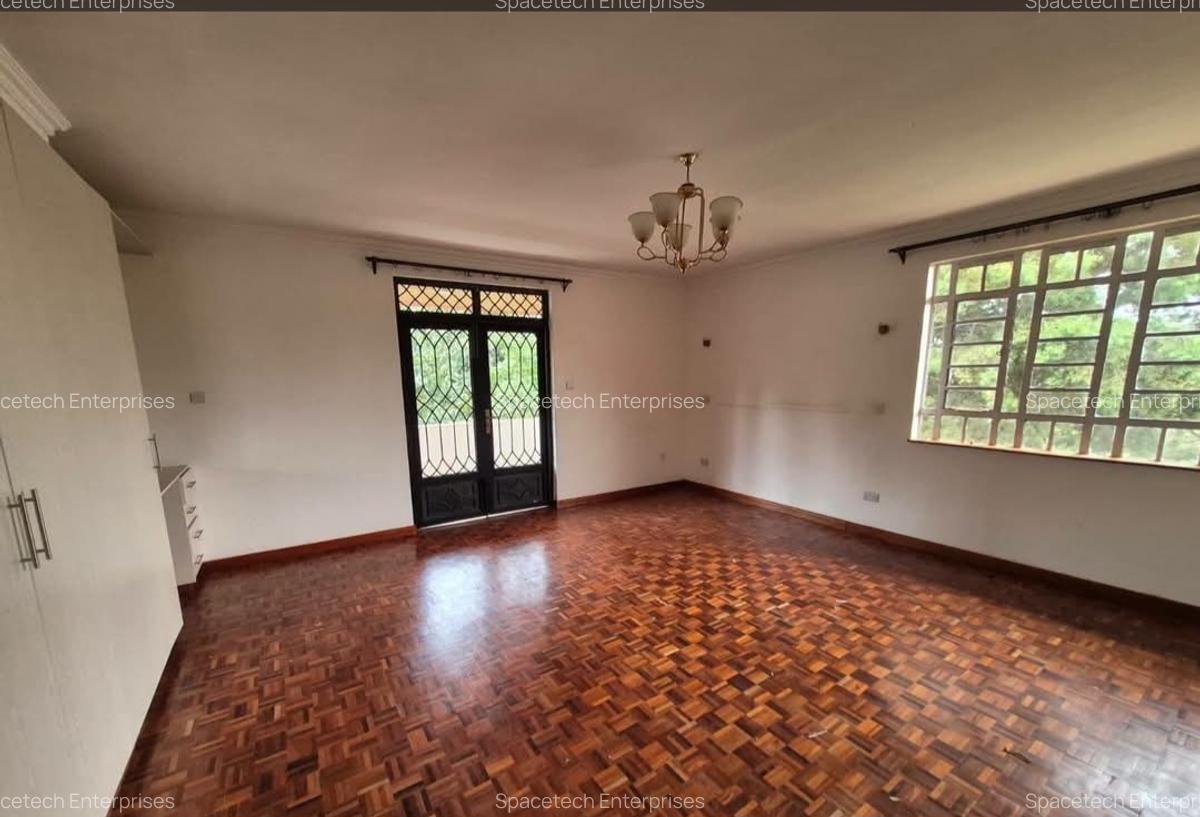 4 Bed House with En Suite in Runda - 3