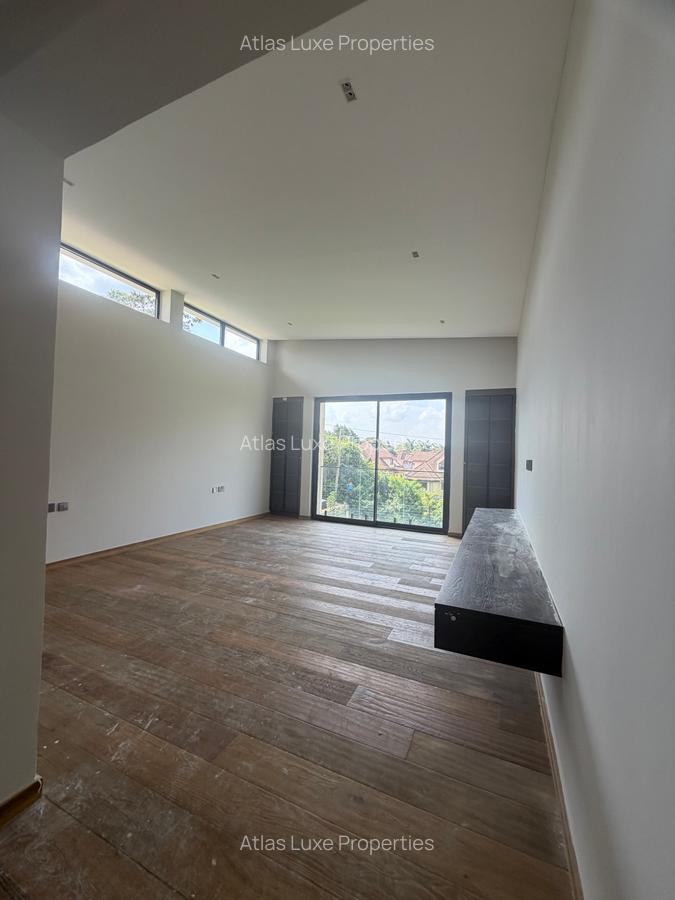 5 Bed Townhouse with En Suite at Old Runda - 7