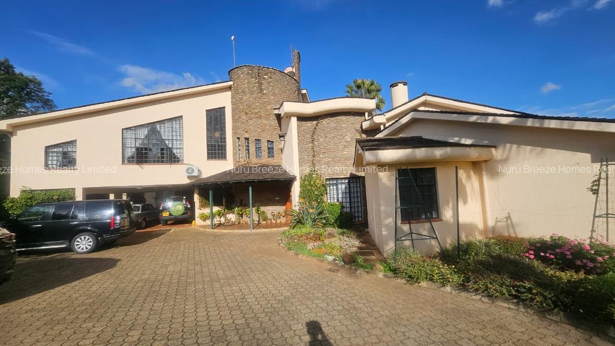 5 Bed House with En Suite in Runda - 11