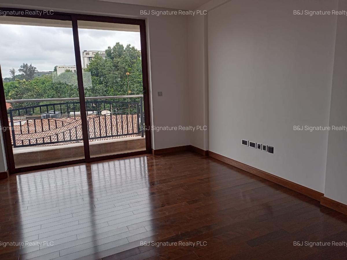 4 Bed Apartment with En Suite in General Mathenge - 11