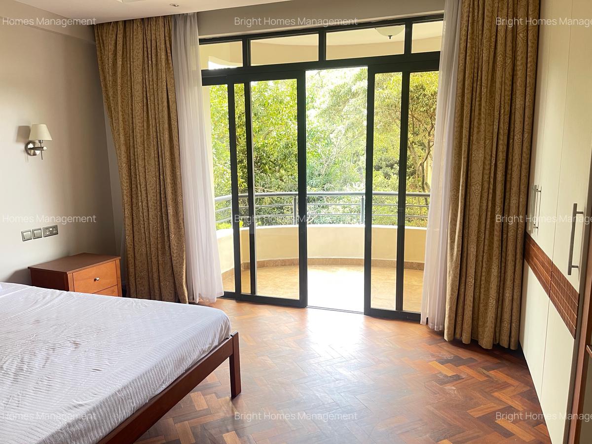 4 Bed Apartment with Swimming Pool in Riverside - 8