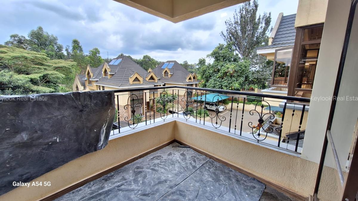 5 Bed Townhouse with En Suite at Lavington Green - 6