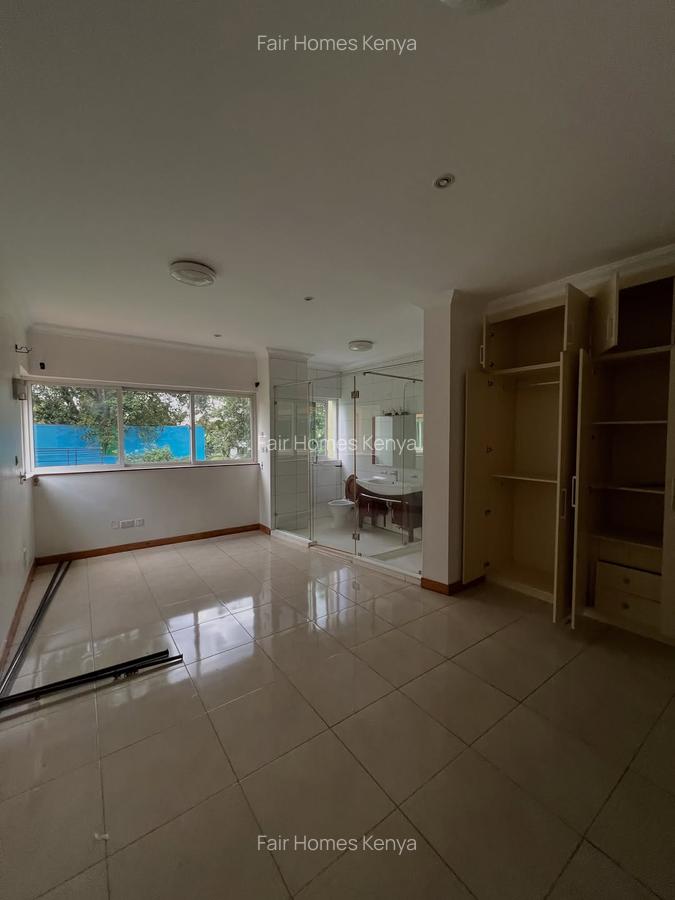 4 Bed Townhouse with En Suite at Riverside Drive - 16