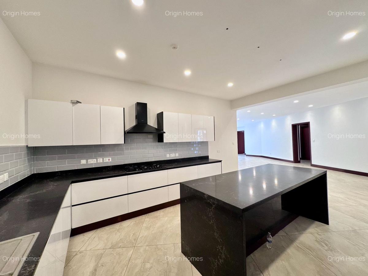 4 Bed Apartment with En Suite at Parklands - 8