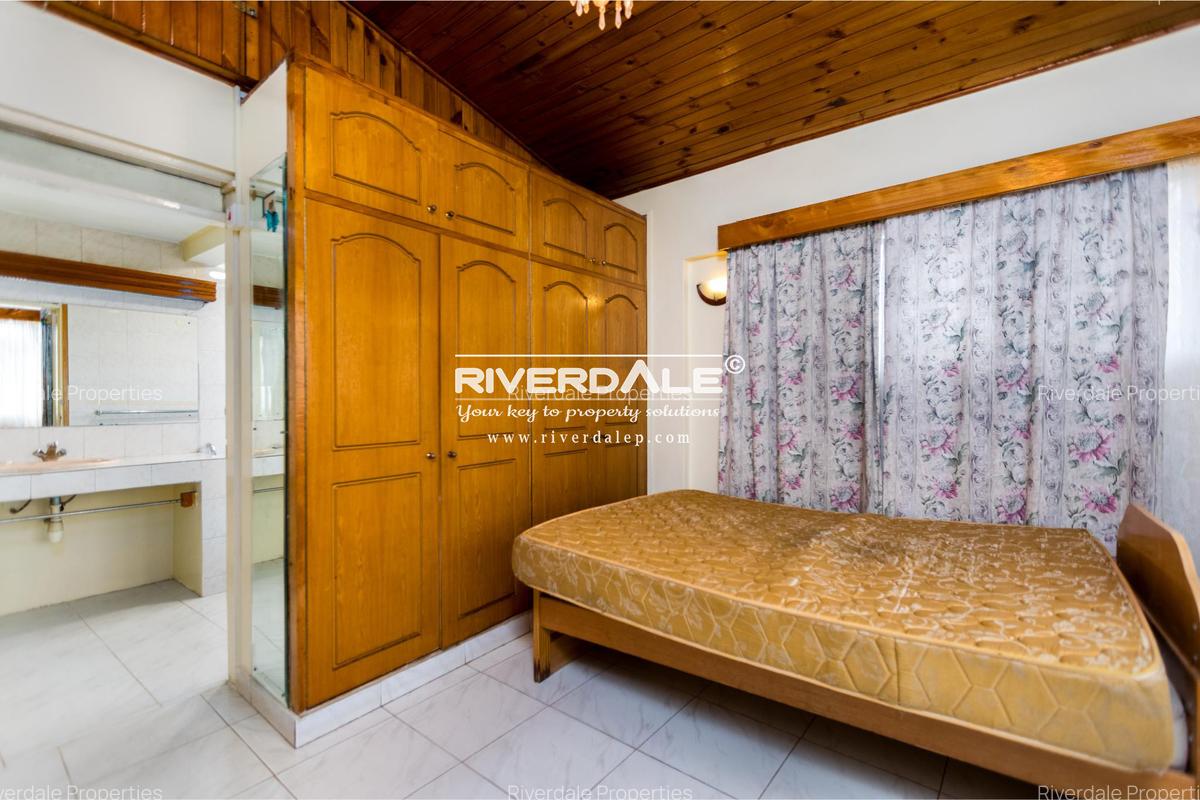 Furnished 3 Bed Apartment with En Suite in Brookside - 8