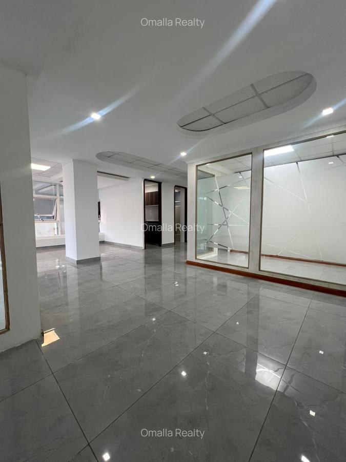 1,230 ft² Commercial Property with Service Charge Included in Westlands Area - 1