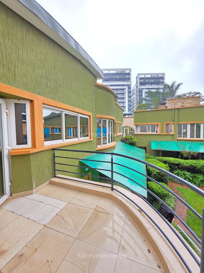 4 Bed Townhouse with En Suite at Riverside Drive - 5