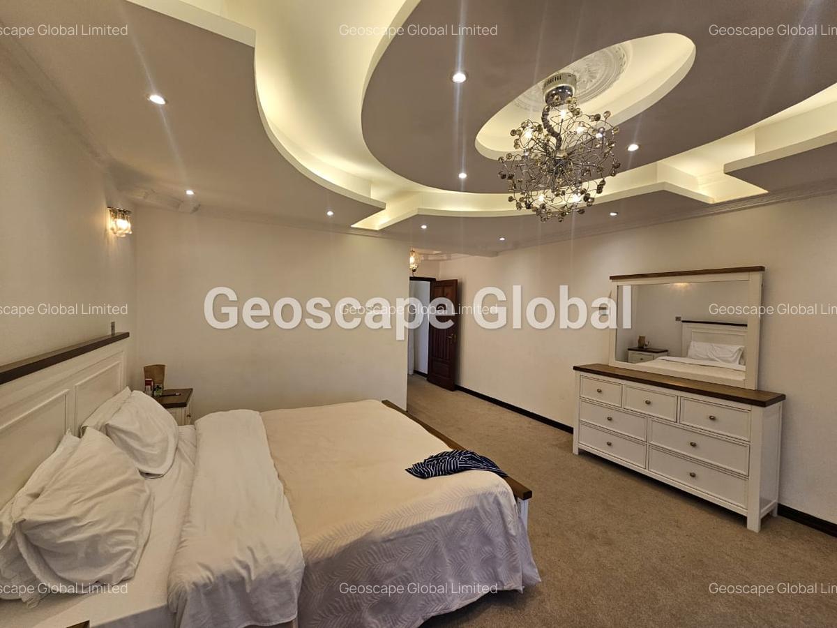 5 Bed House with En Suite in Runda - 5