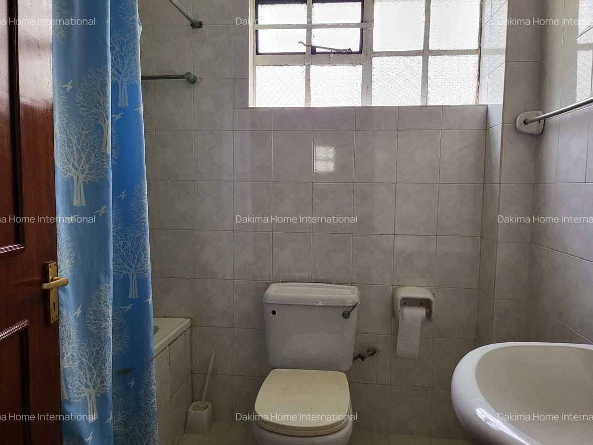 5 Bed House with En Suite in Runda - 9