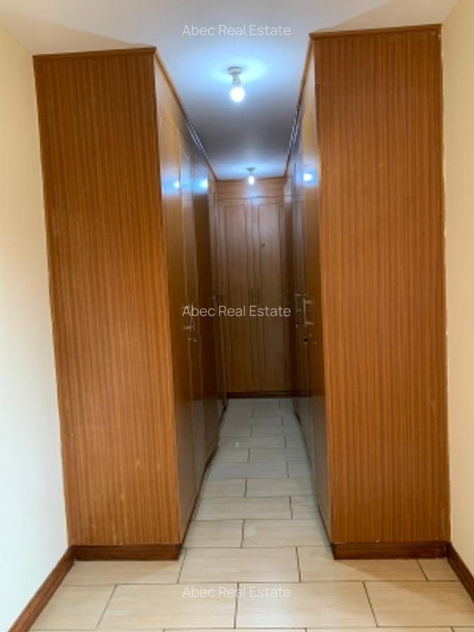4 Bed Villa with En Suite in Runda - 18
